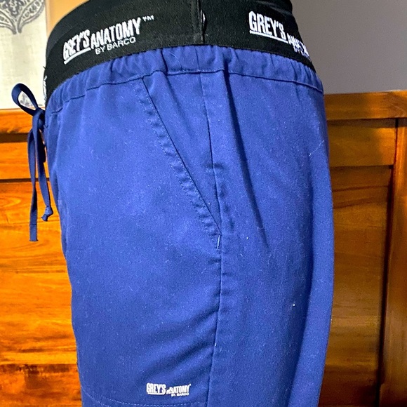 Women’s Grays Anatomy Active Medium Navy Blue medical scrub shirt and pants - Picture 8 of 14